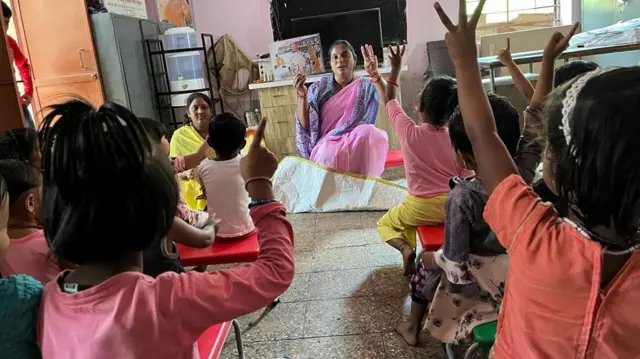 ललिता जाधव गावातील अंगणवाडीत सेविका म्हणून काम करतात.