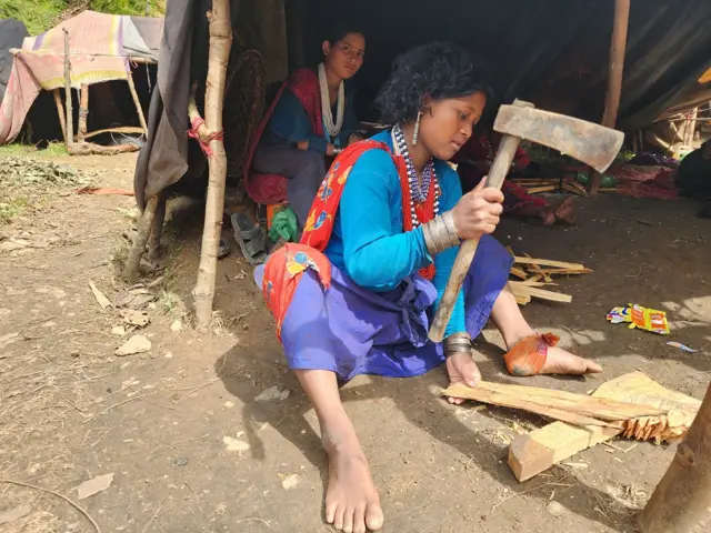 राउटे समुदायमा एकल महिलासँग विवाह गर्ने चलन छैन।