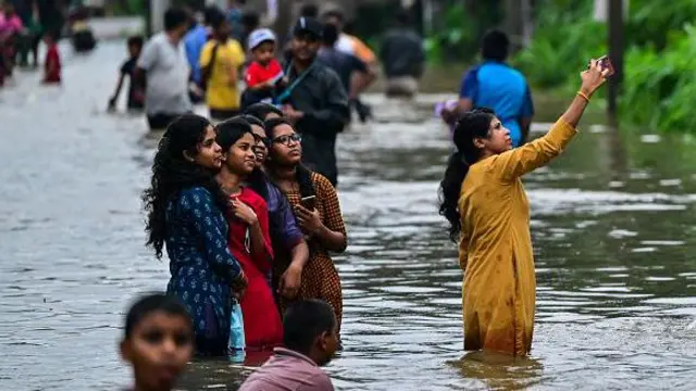 පසුගිය දිනවල පැවති අධික වර්ෂාව සමඟ කළු, කැළණි, ගිං, නිල්වලා සහ අත්තනගළු ඔය පිටාර ගලමින් තිබේ.