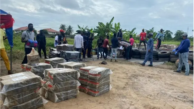 Some of di cocaine for bag wey NDLEA wan burn