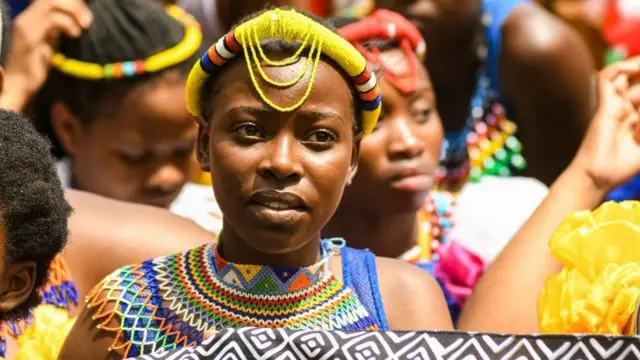 Mata sanye da kayan gargajiya na ƙabilar Zulu