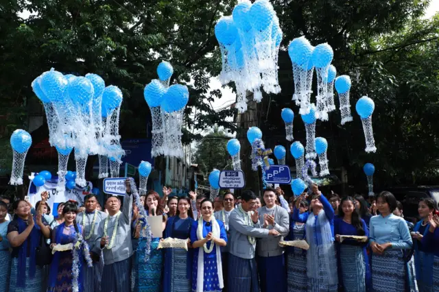 ပူဖောင်းတွေနဲ့ တွေ့ရတဲ့ PPP ပါတီ ရဲ့ မဲဆွယ်မြင်ကွင်း