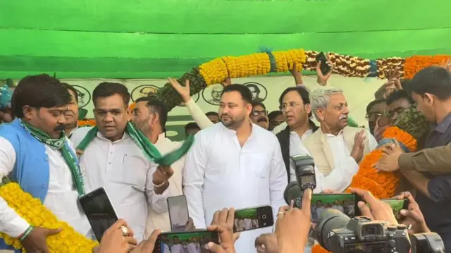 तेजस्वी यादव ने एक बार फिर से नौकरी को बिहार में बड़ा चुनावी मुद्दा बनाने की कोशिश की है.