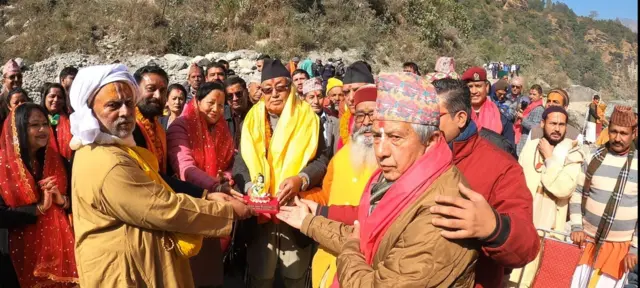 शिला हस्तान्तरण गरिँदै