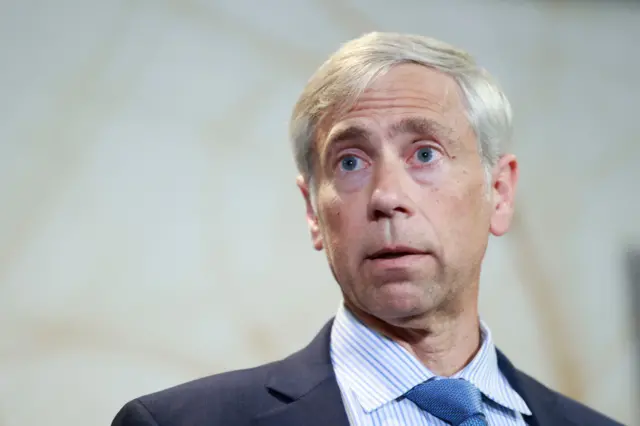 Barry Pollack, người được ông Maduro thuê để bào chữa, nổi tiếng với vai trò luật sư đại diện cho nhà sáng lập WikiLeaks, Julian Assange.