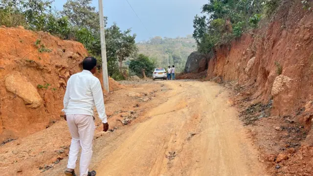 బూరుగు గ్రామానికి వెళ్లే దారి