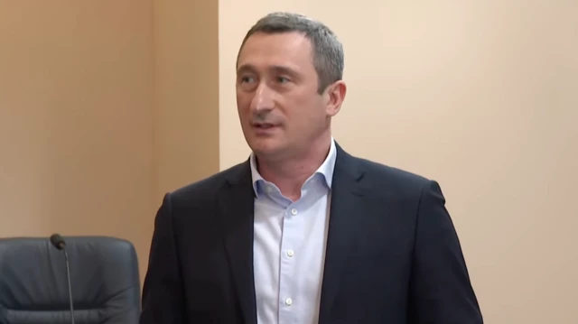 Олексій Чернишов перед початком засідання з обрання йому запобіжного заходу 18 листопада 2025 року