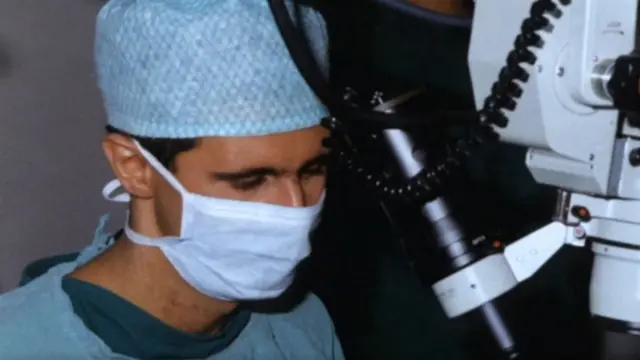 Bishaar Al Asad markii uu baranayey dhaqtarnimada