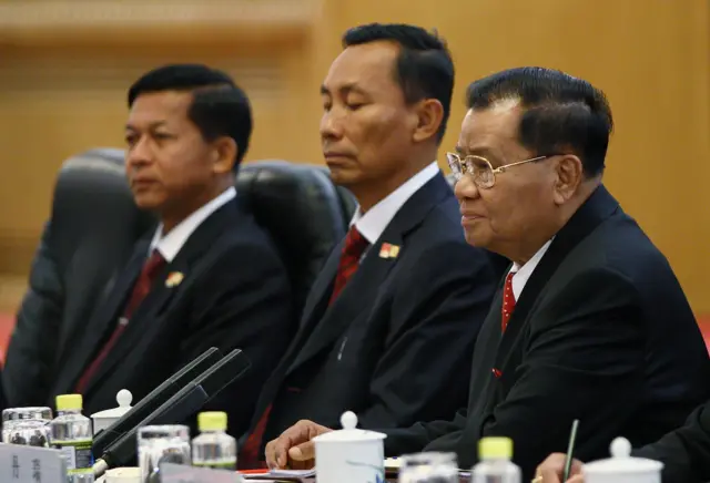 စစ်ခေါင်းဆောင်ကနေ ပေါ်ပြူုလစ် ခေါင်းဆောင်အဖြစ် အသွင်ပြောင်းနိုင်မှာလား