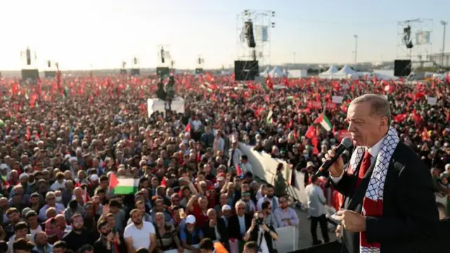 أردوغان يخاطب حشدا جماهيريا