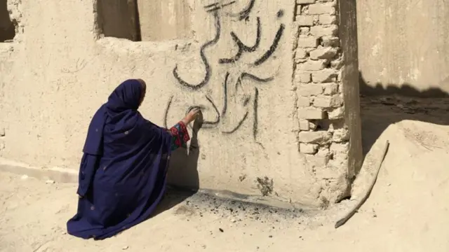 دیوارنویسی زنان