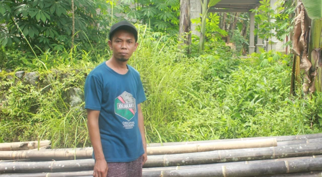 Budi Santoso, pengguna air hujan Dusun Bunder, Desa Bandungan, Kecamatan Jatinom, Kabupaten Klaten, Jawa Tengah.
