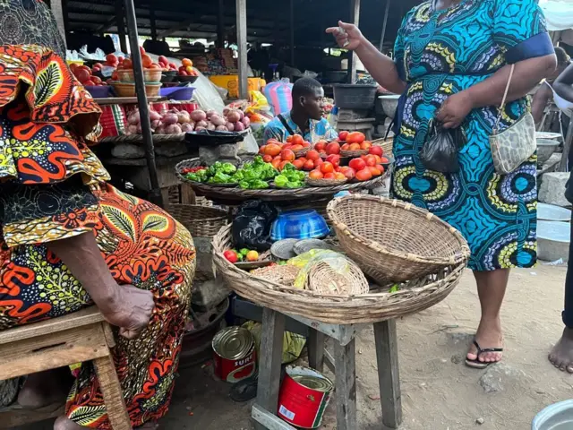 Etal de légumes dans un marché