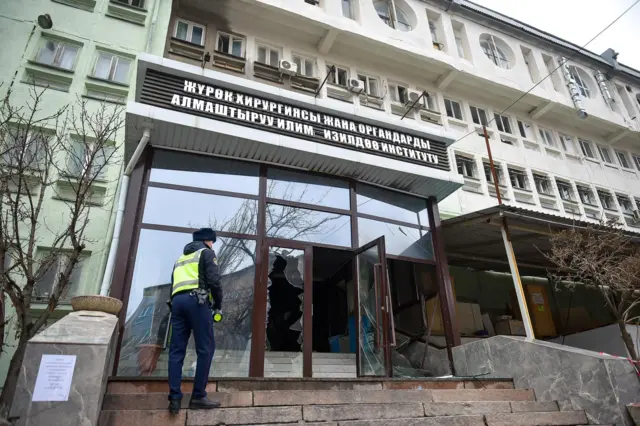 Жүрөк хирургиясы жана органдарды трансплантациялоо илимий-изилдөө институту