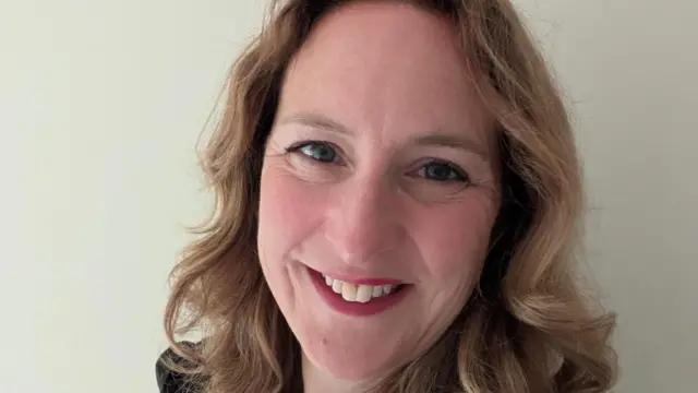 Foto de rosto de Claire Brown 