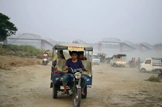 ငလျင်ဒဏ် ပြင်းပြင်းထန်ထန် ခံစားရတဲ့အထဲ စစ်ကိုင်းမြို့လည်းပါဝင်ပါတယ် (ပုံဟောင်း)