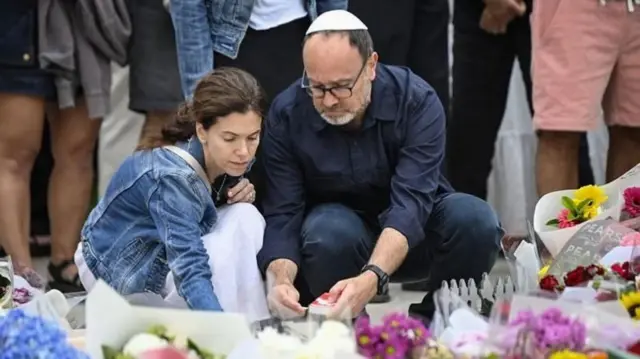 ஆஸ்திரேலியாவில் துப்பாக்கிச் சூடு, சிட்னி கடற்கரையில் துப்பாக்கிச் சூடு, தந்தை - மகன் யார்? முழு பின்னணி