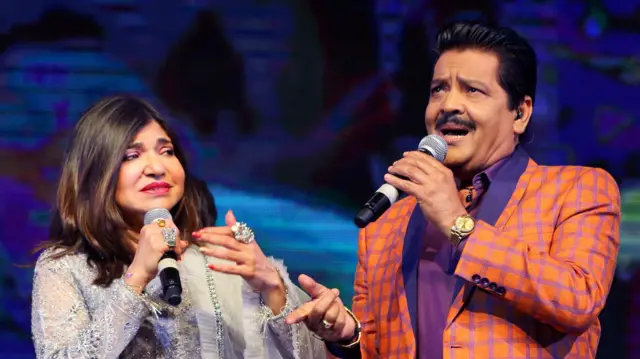 उदित नारायण के साथ अलका याग्निक 