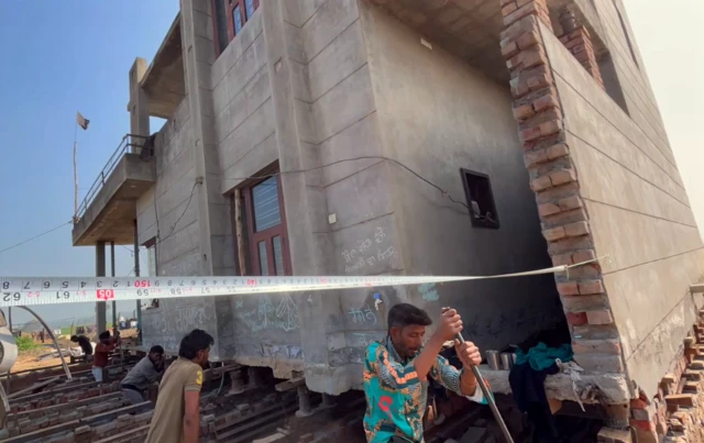 ਬਰਨਾਲਾ ਦਾ ਘਰ ਜਿਸ ਨੂੰ ਅੱਗੇ ਤੋਰਿਆ ਜਾ ਰਿਹਾ 