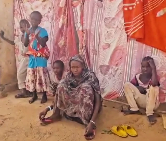 वर्षभरापूर्वी जेव्हा अल-फशर शहराभोवती वेढ्याची सुरूवात झाली, तेव्हापासून जवळपास 2,000 लोक मारले गेले आहेत किंवा जखमी झाले आहेत.