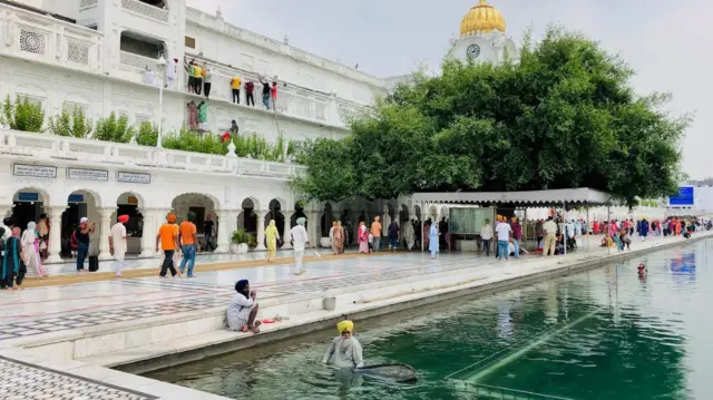 ਦਰਬਾਰ ਸਾਹਿਬ