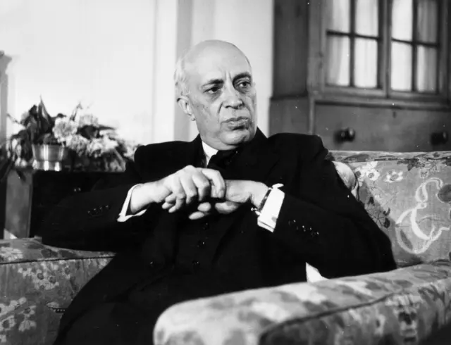 করাচিতেও তার জনপ্রিয়তা কম ছিল না।