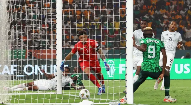 Victor Osimhen chere na ya enyerela Naịjirịa aka merie site na inye goolu mana ọmeghị etua hu, a kagburu ya ma nye Saut Afrikad