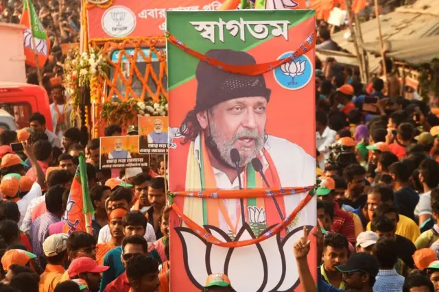 কমবয়সে নকশালপন্থী, তারপরে বামপন্থীদের সঙ্গে ছিলেন মিঠুন। তারপরে তৃণমূল কংগ্রেস,এখন বিজেপির জাতীয় কর্মসমিতির সদস্য তিনি - ফাইল ছবি