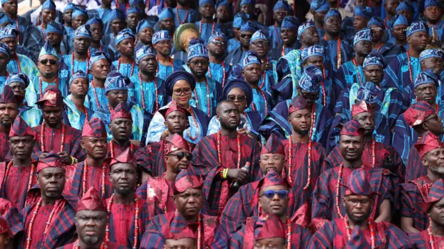 Aworan awọn araalu ni Ojude Oba