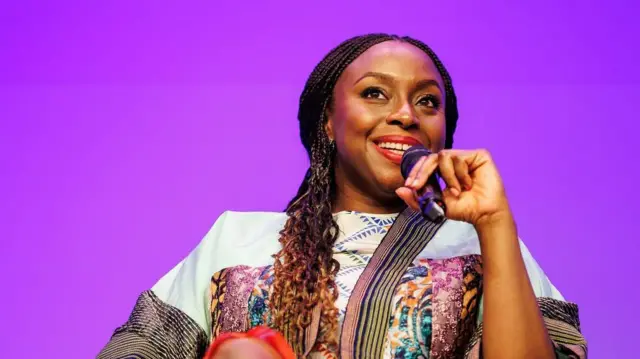 Chimamanda Adichie gbara afọ 48, mụrụ nwa mbụ ya bụ nwa nwaanyị n'afọ 2016. 