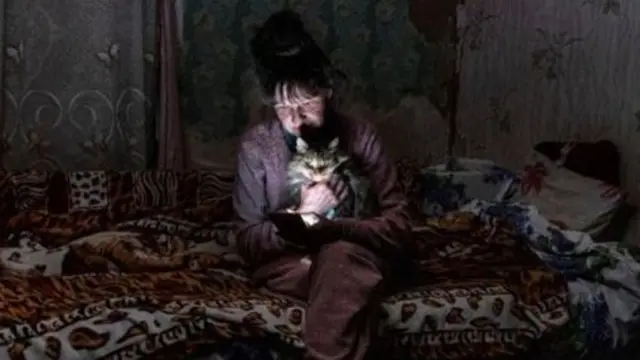 Kama matokeo ya mashambulizi ya makombora ya Kirusi kwenye miundombinu, wananchi wa Ukraine mara nyingi huachwa bila umeme na maji.