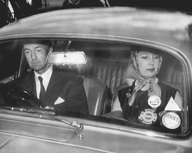 Джон Профʼюмо і його дружина акторка Валері Гобсон