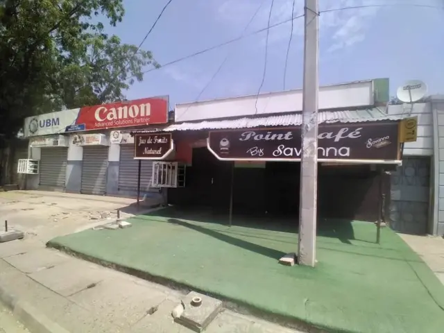 Plusieurs commerces ont fermé leurs portes en observation du mot d'ordre ''ville fantôme'' décrété par l'opposant Issa Tchiroma Bakary arrivé deuxième à la présidentielle dont il réclame la victoire.