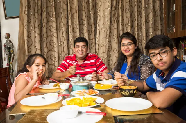 સાથે મળીને ભોજન કરવું તણાવ ઘટાડી શકે છે