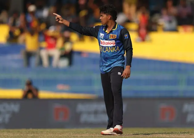 මෙම තරගාවලියේදී විශිෂ්ට පන්දු යැවීමක නිරත වූ වෙල්ලාලගේ කඩුළු 6ක් බිඳ හෙලීම විශේෂත්වයකි.