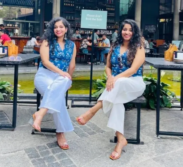 जुड़वा बहनें