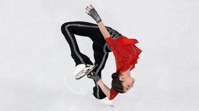 Аделия Петросян участвует в соревнованиях по фигурному катанию среди женщин — короткая программа — в одиннадцатый день зимних Олимпийских игр Milano Cortina 2026 на арене Milano Ice Skating Arena 17 февраля 2026 года в Милане, Италия.