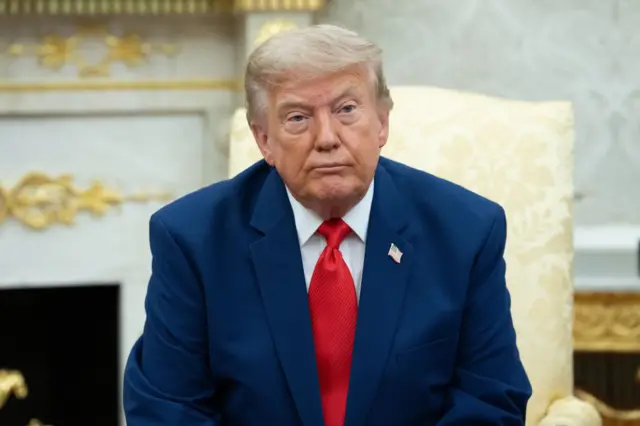 Трамп ВВС кўрсатуви унинг молиявий даромадларига салбий таъсир қилганини даъво қилган.