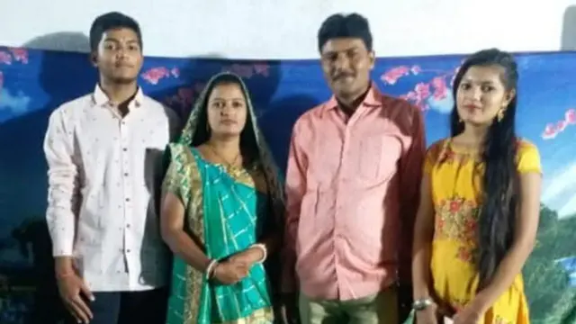 દર્શન સોલંકી તેમના પરિવાર સાથે