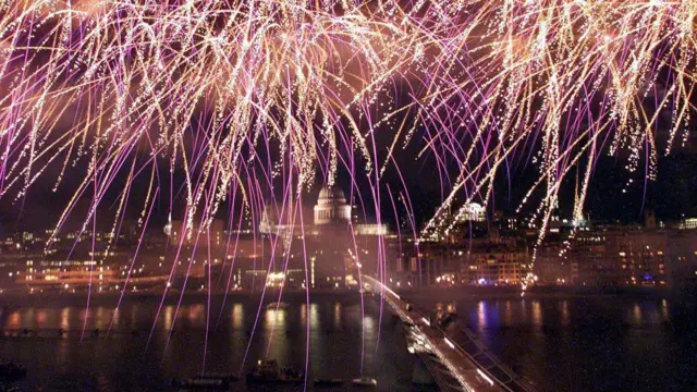 Фейерверк в честь открытия моста 