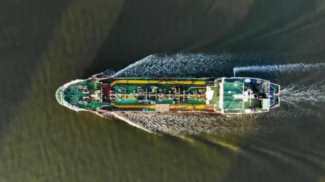 બીબીસી ગુજરાતી, ગુજરાત, બીબીસી, ખેતી, ઍગ્રિકલ્ચર, ઈરાન, મધ્ય પૂર્વ, અમેરિકા, ભારત ઈરાન યુદ્ધને કારણે શિપમેન્ટમાં વિક્ષેપ સર્જાતાં ભારતમાં ખાતરના પુરવઠા પર માઠી અસર ગલ્ફ ગૅસ યુરિયા, નાઇટ્રોજન ખાતર ખેડૂત ખેતી પાણી ચોમાસું વાવેતર કૃષિ