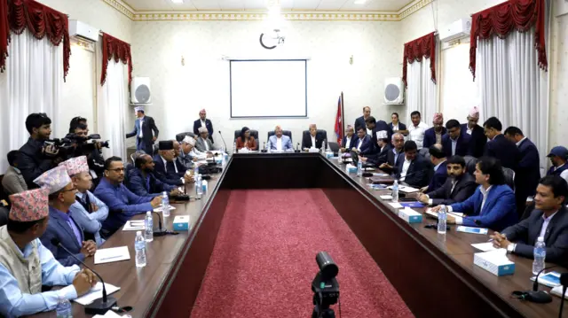 निर्वाचन आयोगले दलहरूसँग गरेको छलफल