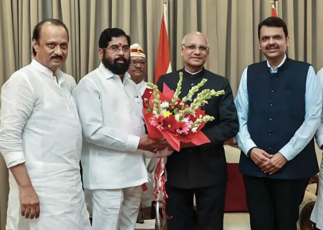 अजित पवार, एकनाथ शिंदे और देवेंद्र फडणवीस राज्यपाल से मिलते हुए.