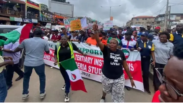 Cheta na ndị ọrụ gbara abụbụ ọrụ n'ụbọchị Monde 3 Juun iji kwanye gọọmentị ọkụ n'ike