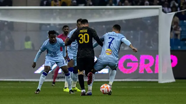 ரொனால்டோ vs மெஸ்ஸி