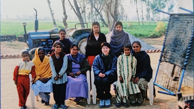 ਰਿਨ ਦੀ ਮਾਂ ਦੀ ਸੁਖਪਾਲ ਸਿੰਘ ਦੇ ਪਰਿਵਾਰ ਨਾਲ ਤਸਵੀਰ