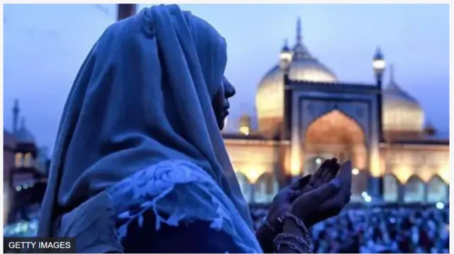 Aworan obinrin to bori to tẹwọ adua