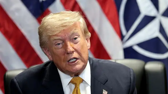 Donald Trump spotkał się z sekretarzem generalnym NATO Markiem Rutte podczas dwustronnych rozmów na terenie kompleksu prezydenckiego Beştepe w Ankarze. Spotkanie odbyło się 8 lipca 2026 roku przy okazji szczytu NATO w Turcji.