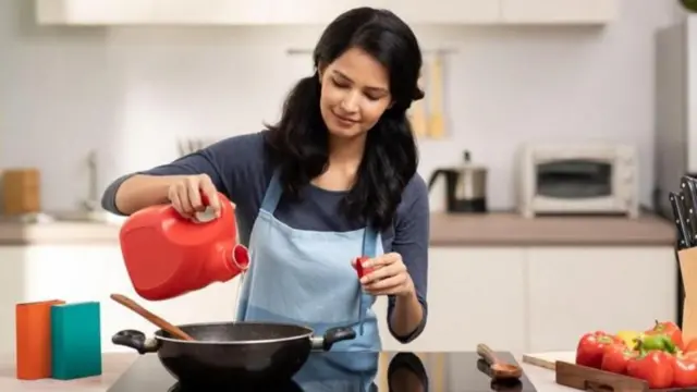 સૌરાષ્ટ્રમાં મગફળીનું વાવેતર અને ઉત્પાદન, ગિરનાર 4 બિયારણ ક્યાં મળે, ગિરનાર 4ની વધુ માગ કેમ છે, ગિરનાર 4માં ઉત્પાદન વધુ મળે , જીજી 39 સારું કે ગિરનાર 4, બીબીસી ગુજરાતી, બીબીસી ન્યૂઝ