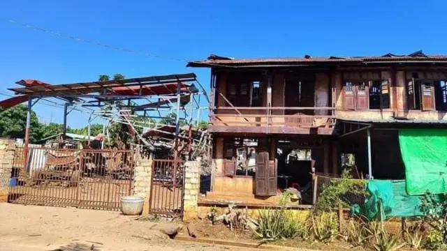 ဖယ်ခုံမြို့မကျောင်းအနီး လေကြောင်းတိုက်ခိုက်ခံထားရတဲ့မြင်ကွင်း